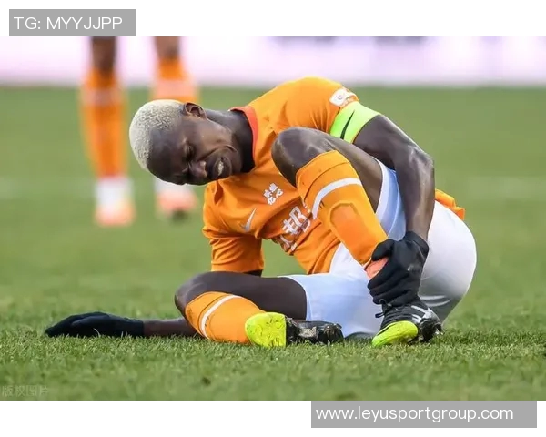 泰国队激烈拼抢频频犯规吃黄牌比赛火药味十足 泰国队激烈拼抢频频犯规吃黄牌比赛火药味十足