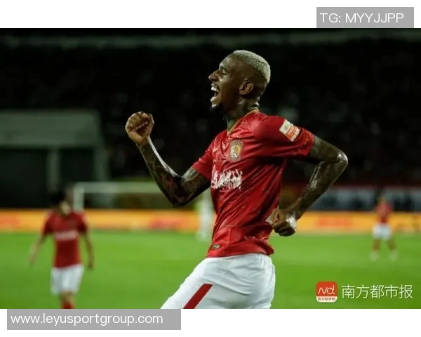 塔利斯卡完美帽子戏法展现转型中锋实力三次抢点三次破门左右脚头球俱佳