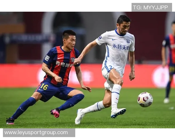 鲁媒报道依木兰与陈泽仕参加训练有望在本赛季中超首秀展现实力