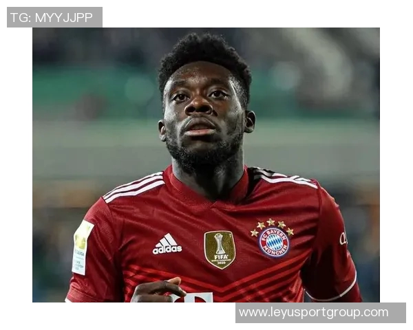 拜仁海报热身美因茨之战阿方索戴维斯独自亮相展现风采