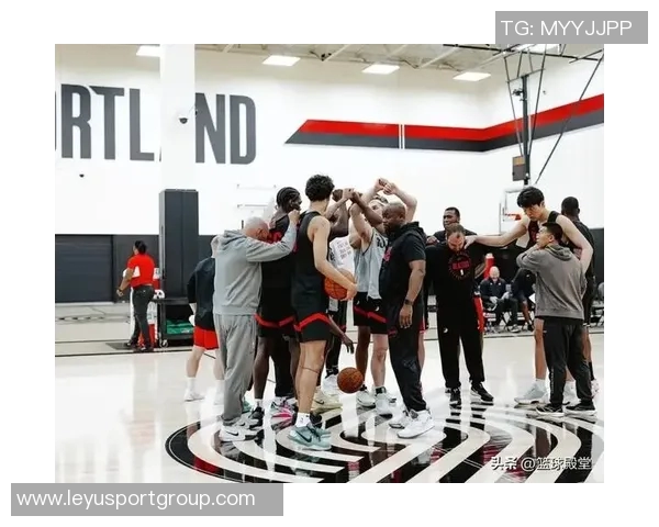 媒体人分析杨瀚森生涯开局受限于开拓者整体节奏不协调问题